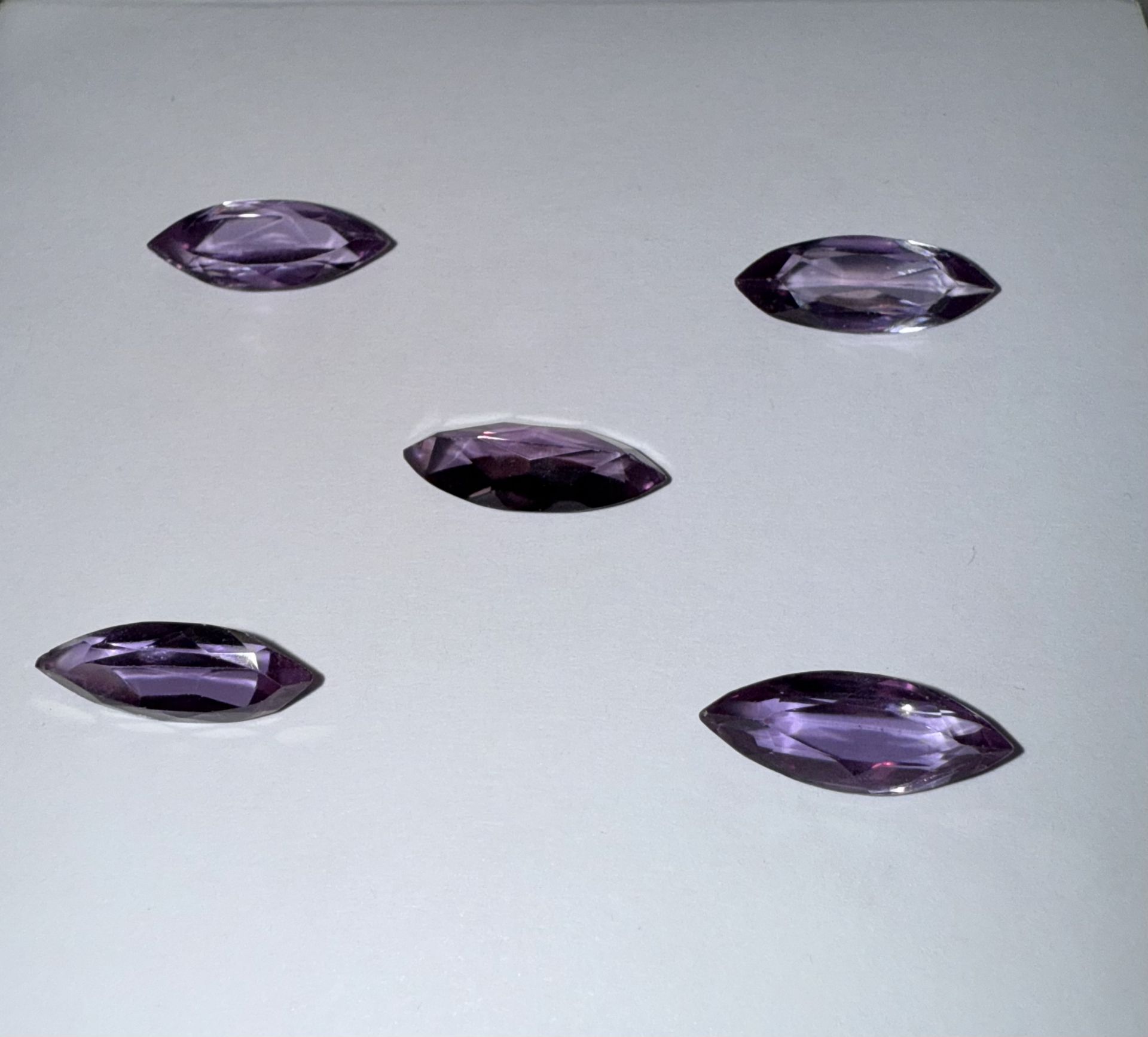 Aleksandrit-laboratorijski 18x7 mm - Bel Diamonds