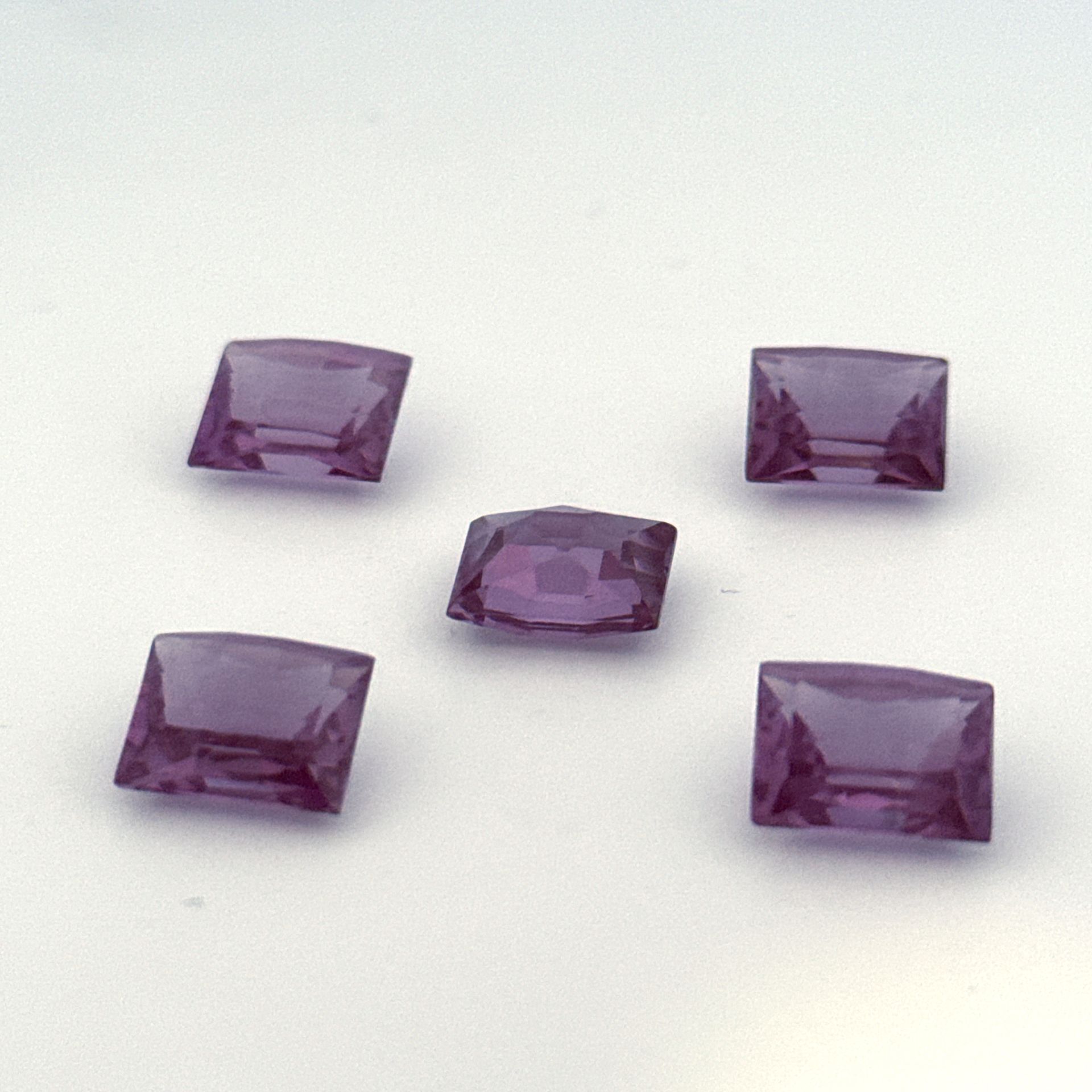 Aleksandrit-laboratorijski 12x10 mm - Bel Diamonds