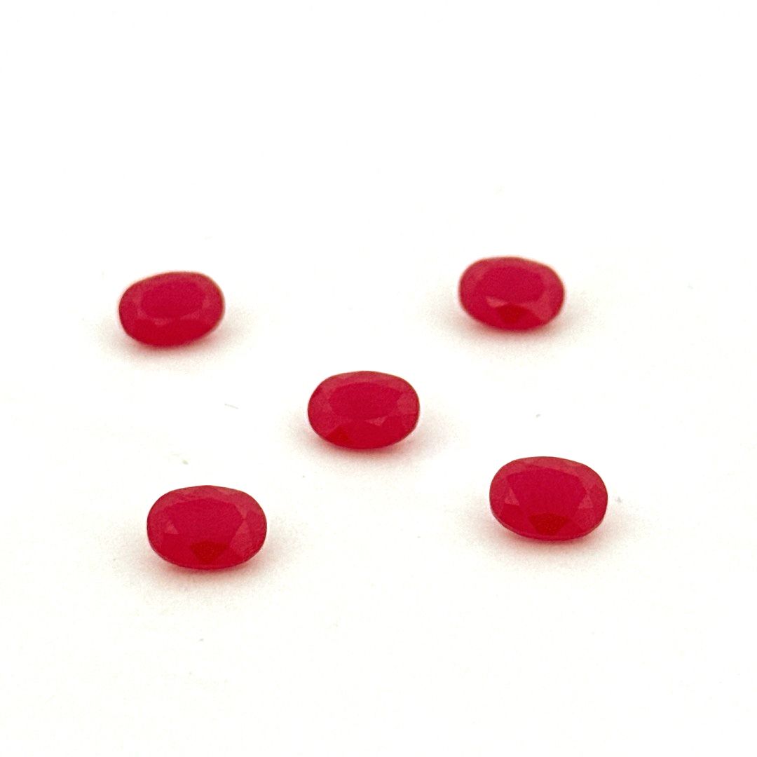 Rubin oval 8x6 mm - Bel Diamonds