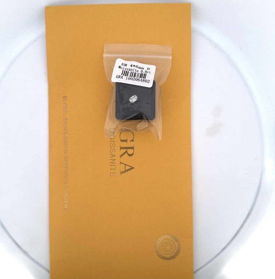 products/3602/IMG_4883.jpeg - Moisanit 6x4 mm emerald cut 0.8ct - Bel Diamonds